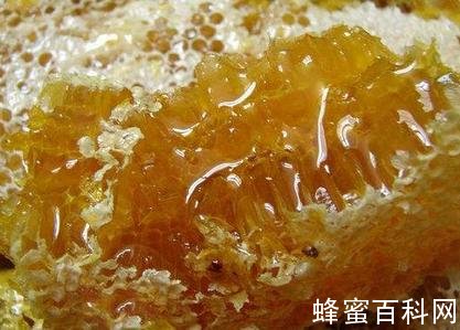 土蜂蜜水的作用与功效，什么时候喝好？