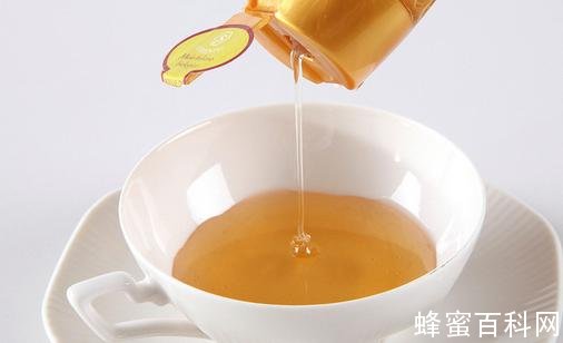 蜂蜜润嗓子又解燥水润春季