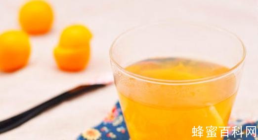 春蜜补气，秋蜜养元，冬蜜败火