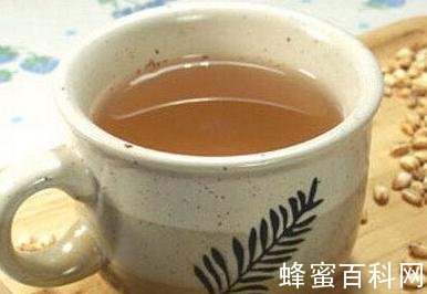 晨起喝蜂蜜水 遇体内废物阻排毒