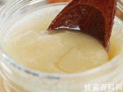 什么是生鲜蜂蜜呢?为什么食用生鲜蜂蜜会中毒呢