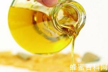 一种人吃蜂蜜似火上浇油