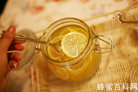 什么时候喝蜂蜜水最有作用？