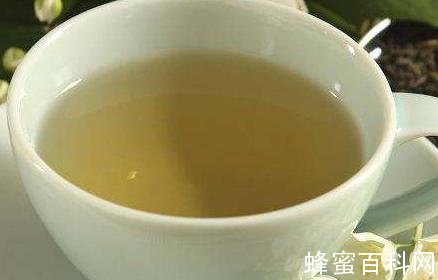 女性喝蜂蜜水选对时间 效果翻倍