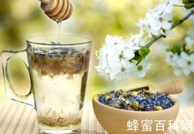 别用蜂蜜泡水！这三种吃法，清热美白、祛斑养...