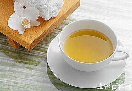 蜂蜜上火不？上火的人可以喝蜂蜜水吗？