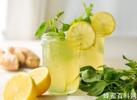 常喝蜂蜜柠檬水 有助于减肥和美白