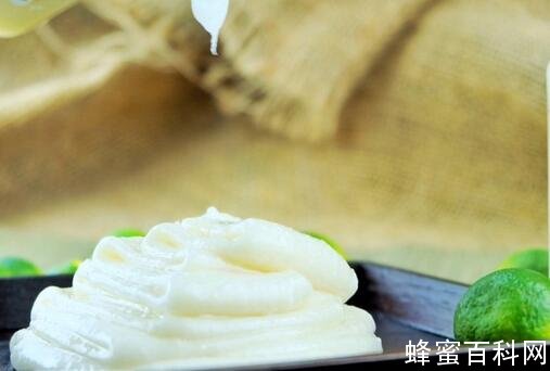 蜂蜜泡枇杷 治疗咳嗽好妙招
