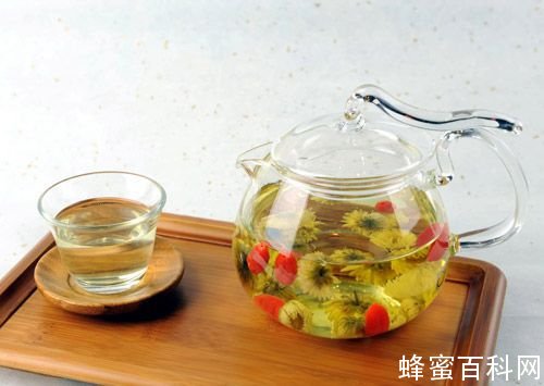 体虚人喝菊花茶加蜂蜜效果佳