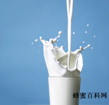 蜂蜜牛奶