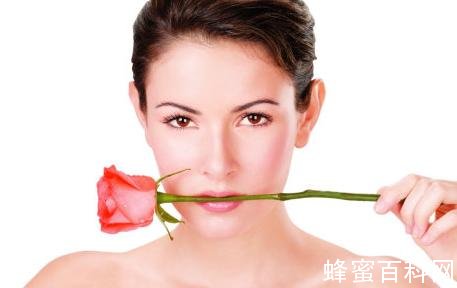 巧用蜂蜜美容的小秘方